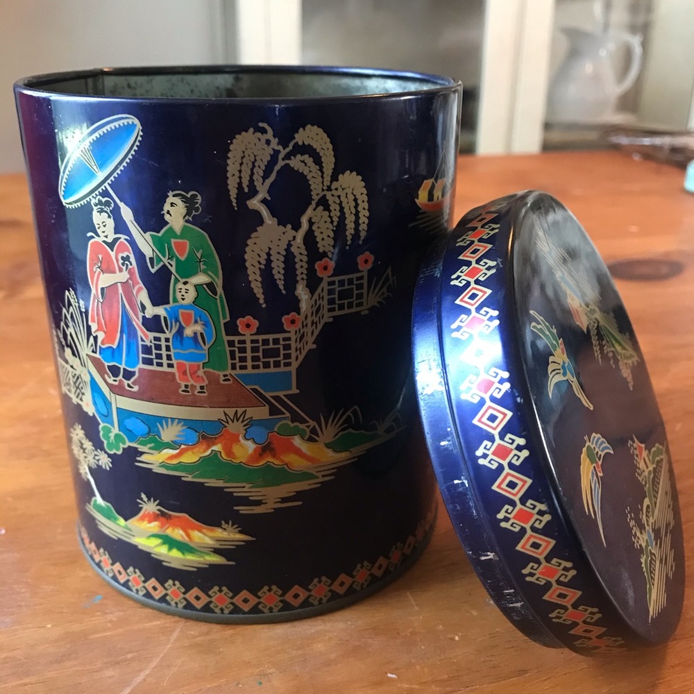 VTG Daher blue oriental theme tin canister